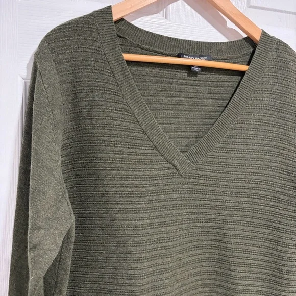 Hilary Radley Women’s Forest Green V-Neck Long Sleeve Knit Textured Sweater - Picture 2 of 11